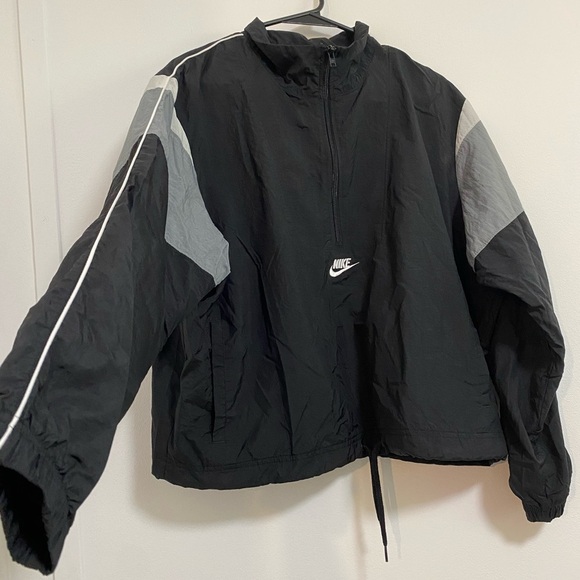 Nike vintage Women's Black and White Utility Jacket like new - Picture 2 of 6